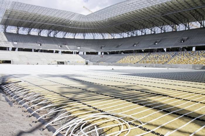 Установка системы отопления поля на новом стадионе в Ростове