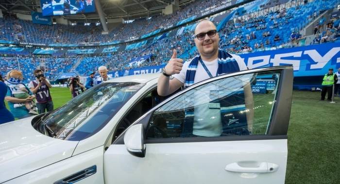 Иван Заманков стал «миллионным болельщиком» «Зенита» в нынешнем сезоне и получил спонсорский автомобиль