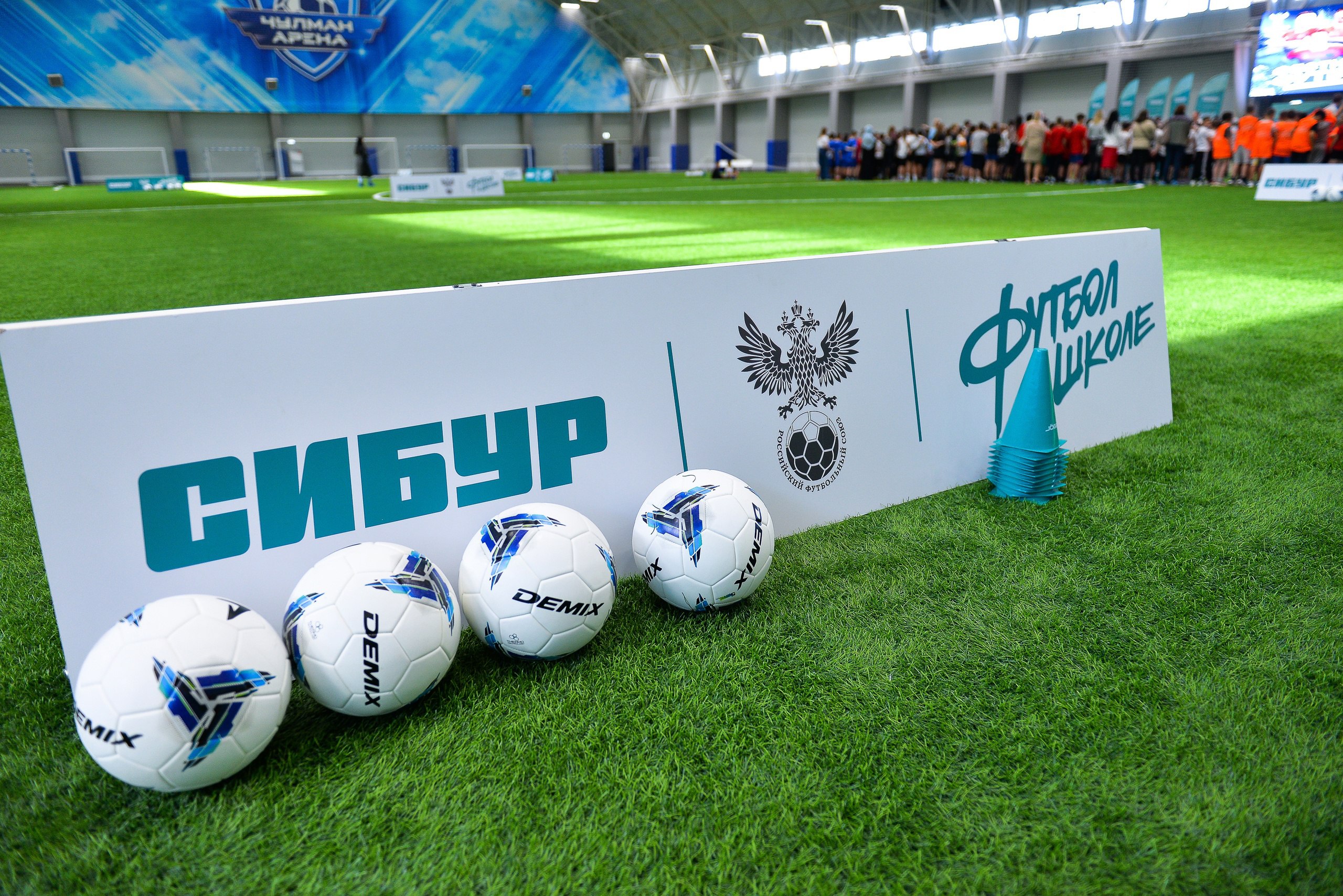 «Сибур» открыл детскую футбольную школу