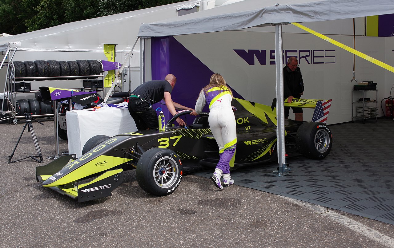 Формула 1 создаст новую женскую гоночную серию