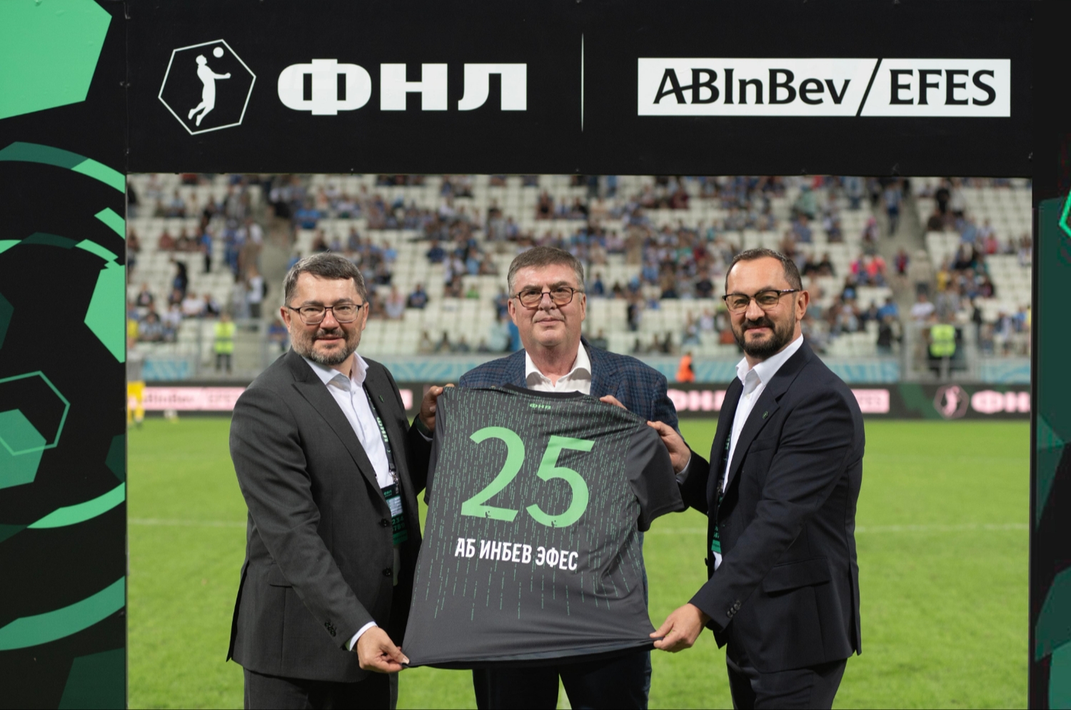Генеральным партнером первой и второй футбольных лиг стала пивоваренная компания