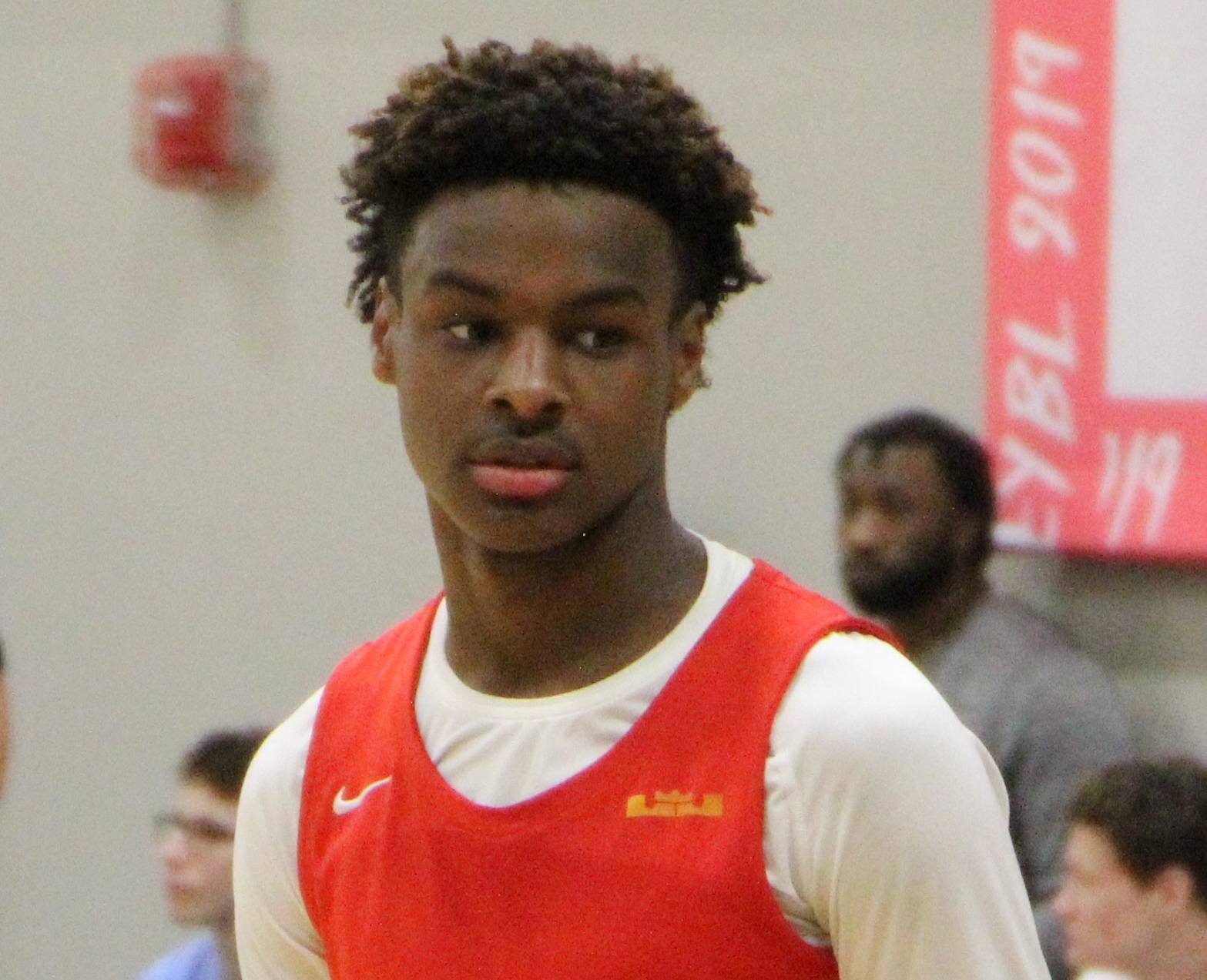 Nike подписал контракт с сыном Леброна Джеймса