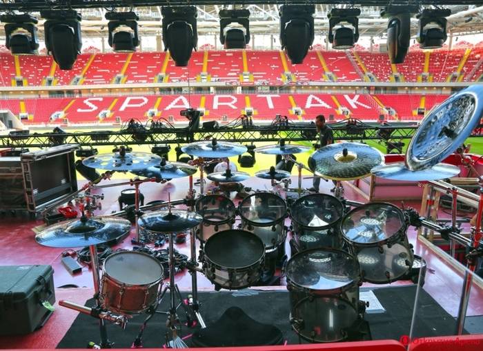 Говорит и показывает стадион