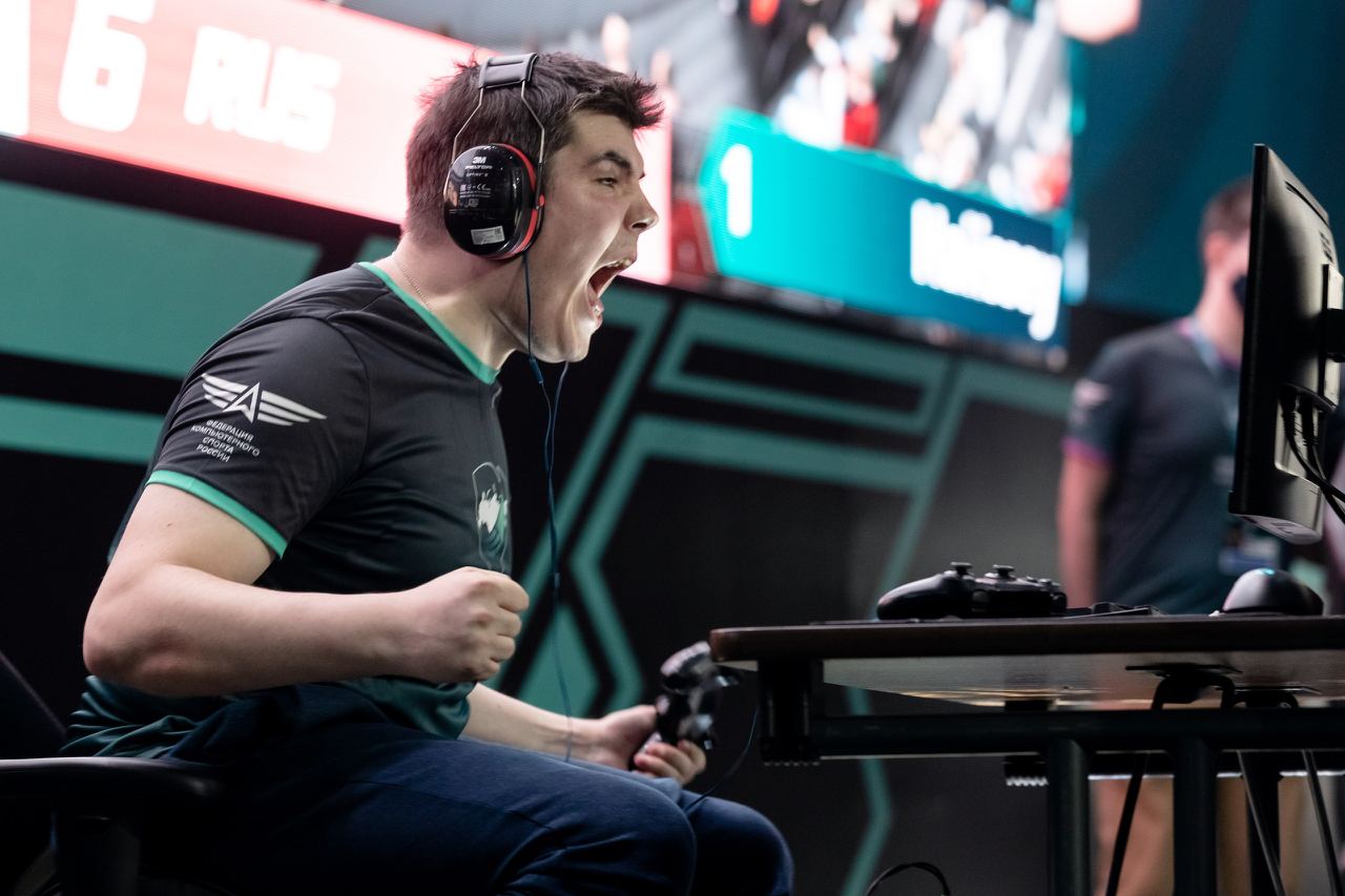 Как начать карьеру киберспортсмена в России?