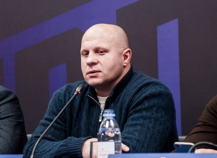 Футболка с автографом Федора Емельяненко продана за 100 тыс. рублей