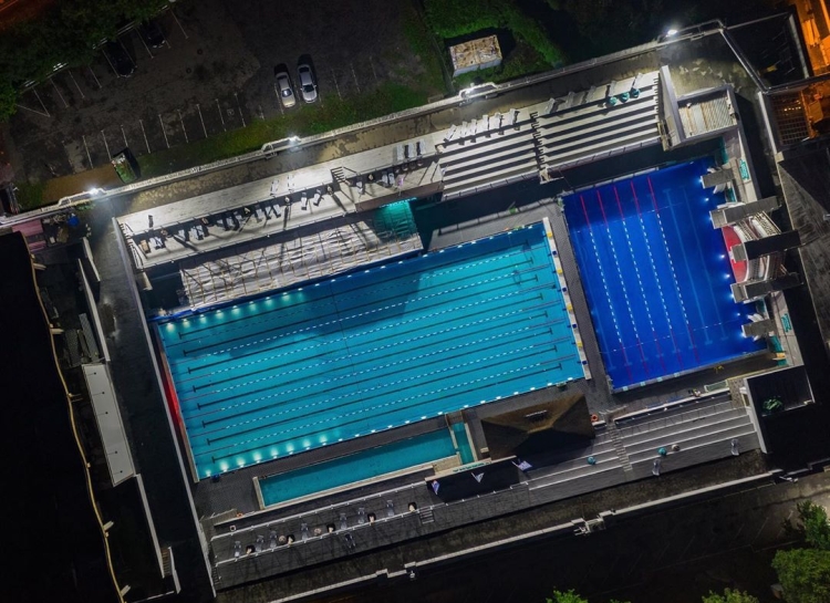 Бассейн становится концертной площадкой