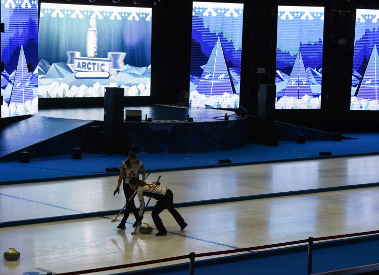 В Заполярье вновь играют в керлинг