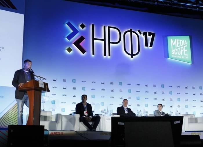 Реклама ожидает нас повсюду