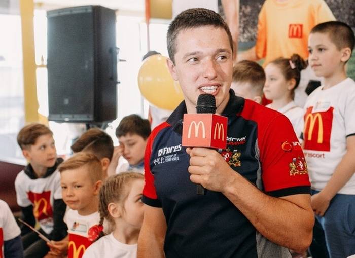 «С халявщиками разговор короткий». Спортсмен, который сам подписал спонсоров на $1 млн