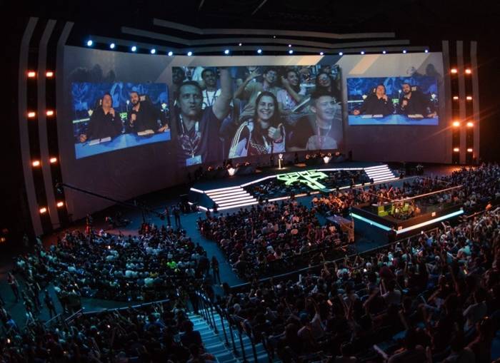 Самый большой игровой экран. 1,5 тыс. м² в Рио