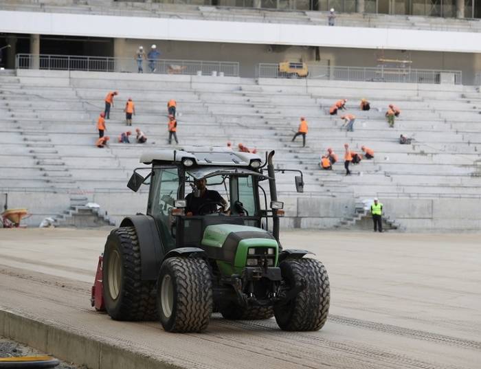На новом стадионе в Ростове засеяли поле