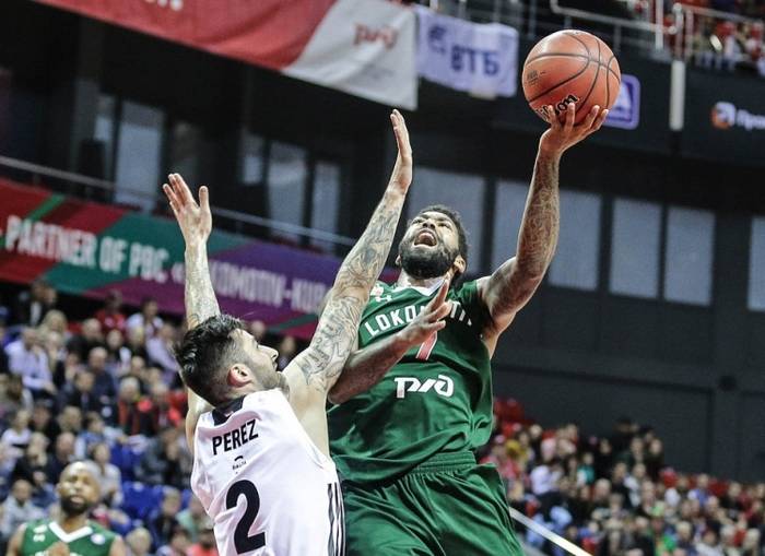 Борьба баскетбола за спонсора