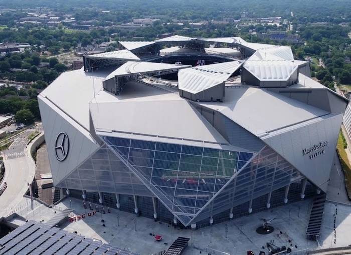 Крыша поехала. Фантастический механизм стадиона в Атланте доделали