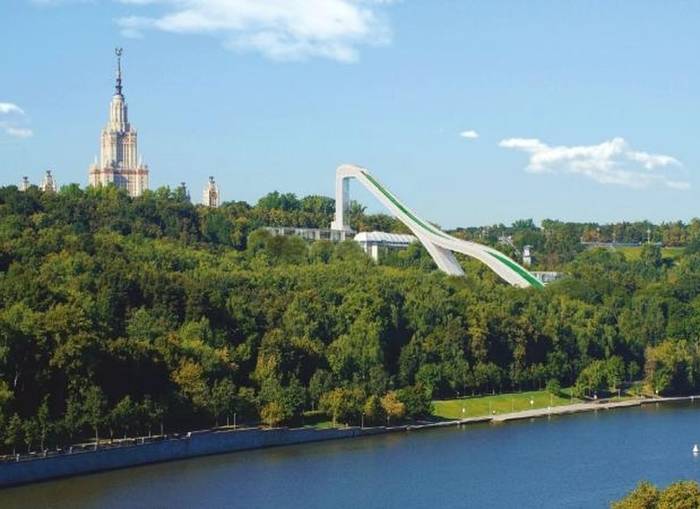 Горные лыжи в центре столицы