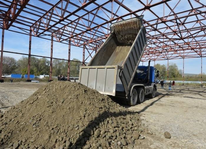 Первый ледовый дворец на Алтае обещают достроить в следующем году