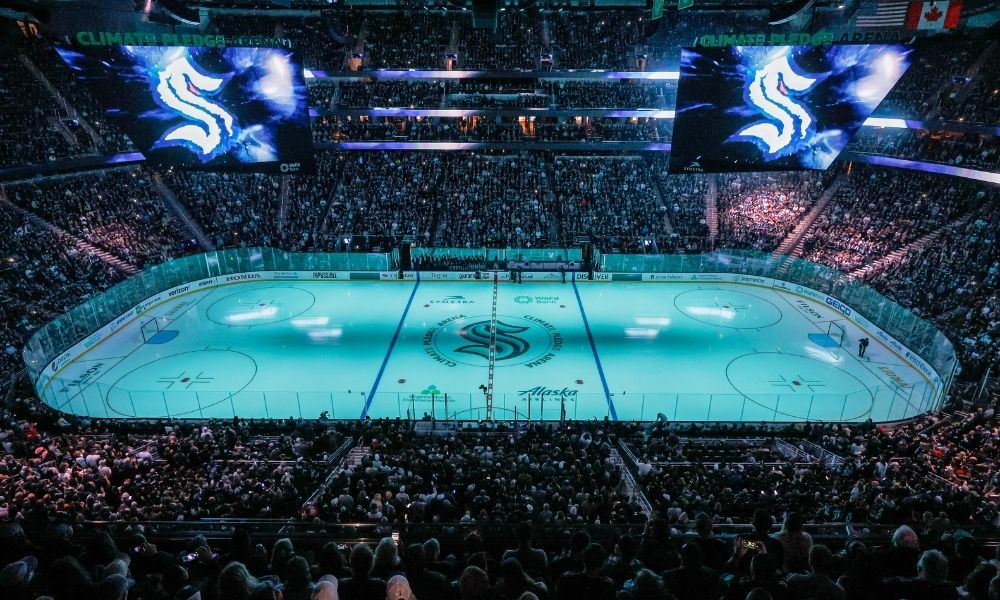 Climate Pledge Arena в Сиэтле: экологические инициативы и покупки без оплаты на кассе