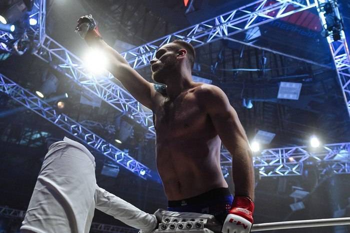 Кулаки и пиар. Как раскрутить бойца