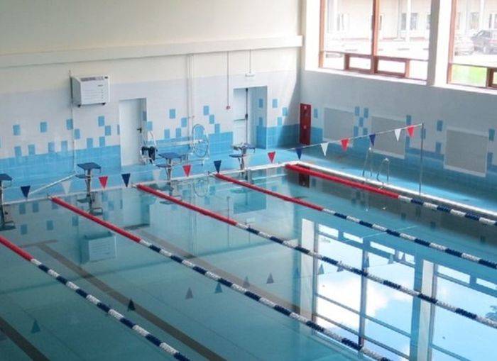 В Москве завершается строительство бассейна с подъемником для маломобильных людей