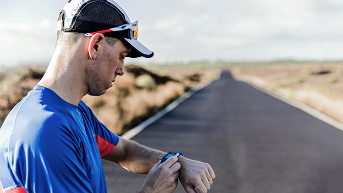 Исследование: 93% бегунов используют трекеры и гаджеты