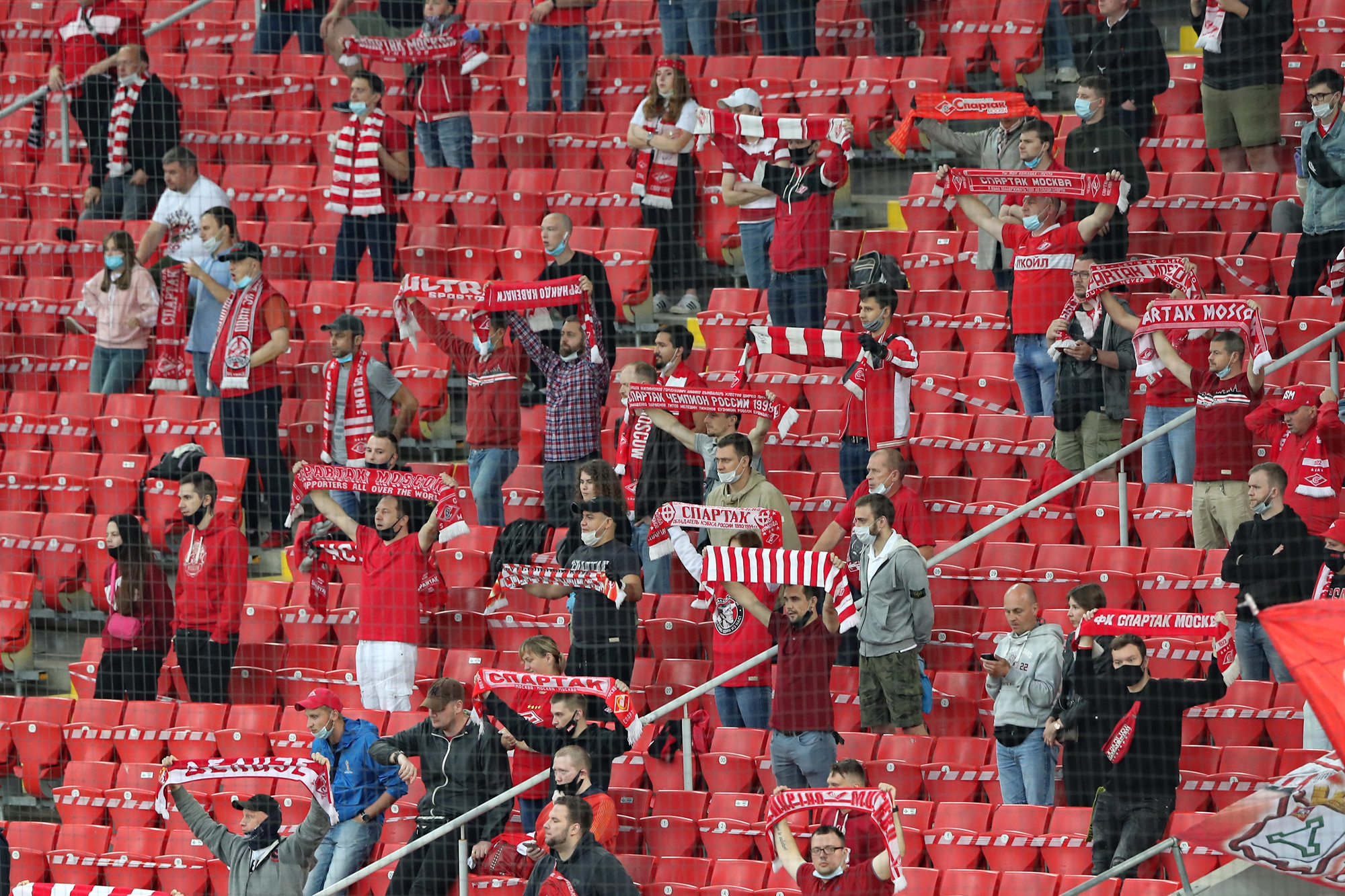 Московские арены заполнят наполовину
