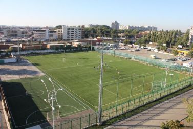 Футбольное поле с искусственным покрытием СДЮСШОР №5